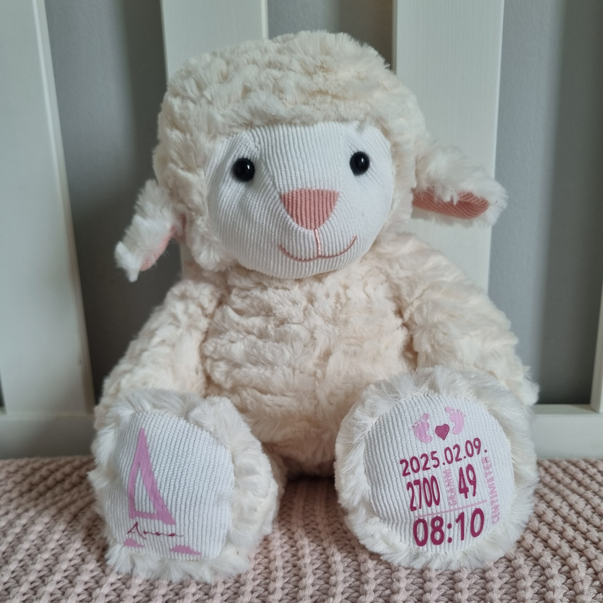 Dolli - Prémium plüss emlékőr bárány (36 cm)