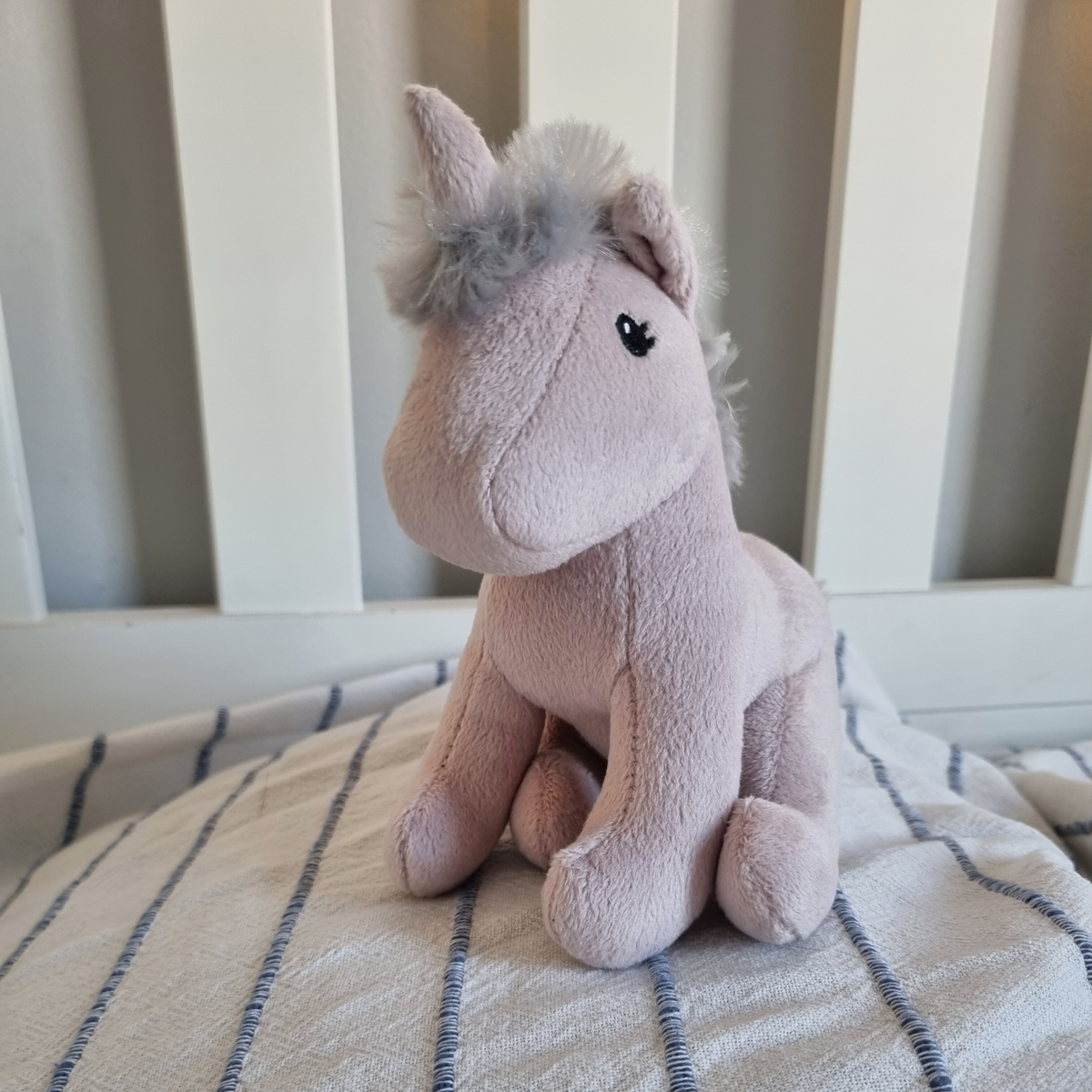 Mira - Egyedi, névre szóló prémium plüss unikornis (20 cm)